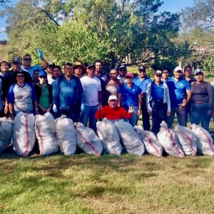 Comunidad UNIAV impulsa acciones ambientales en las costas de Playa La Virgen